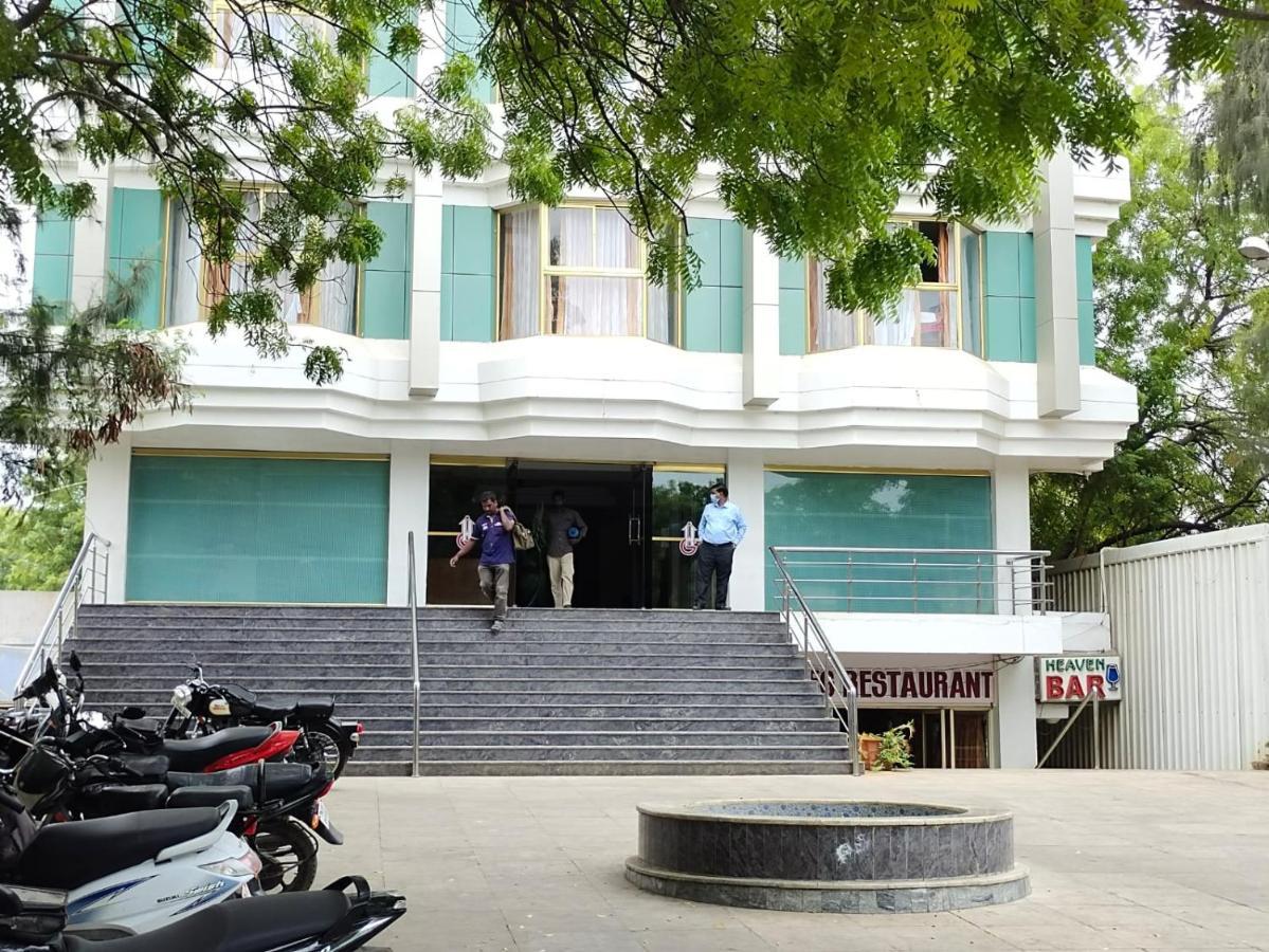 Hotel Geetha International 투티코린 외부 사진