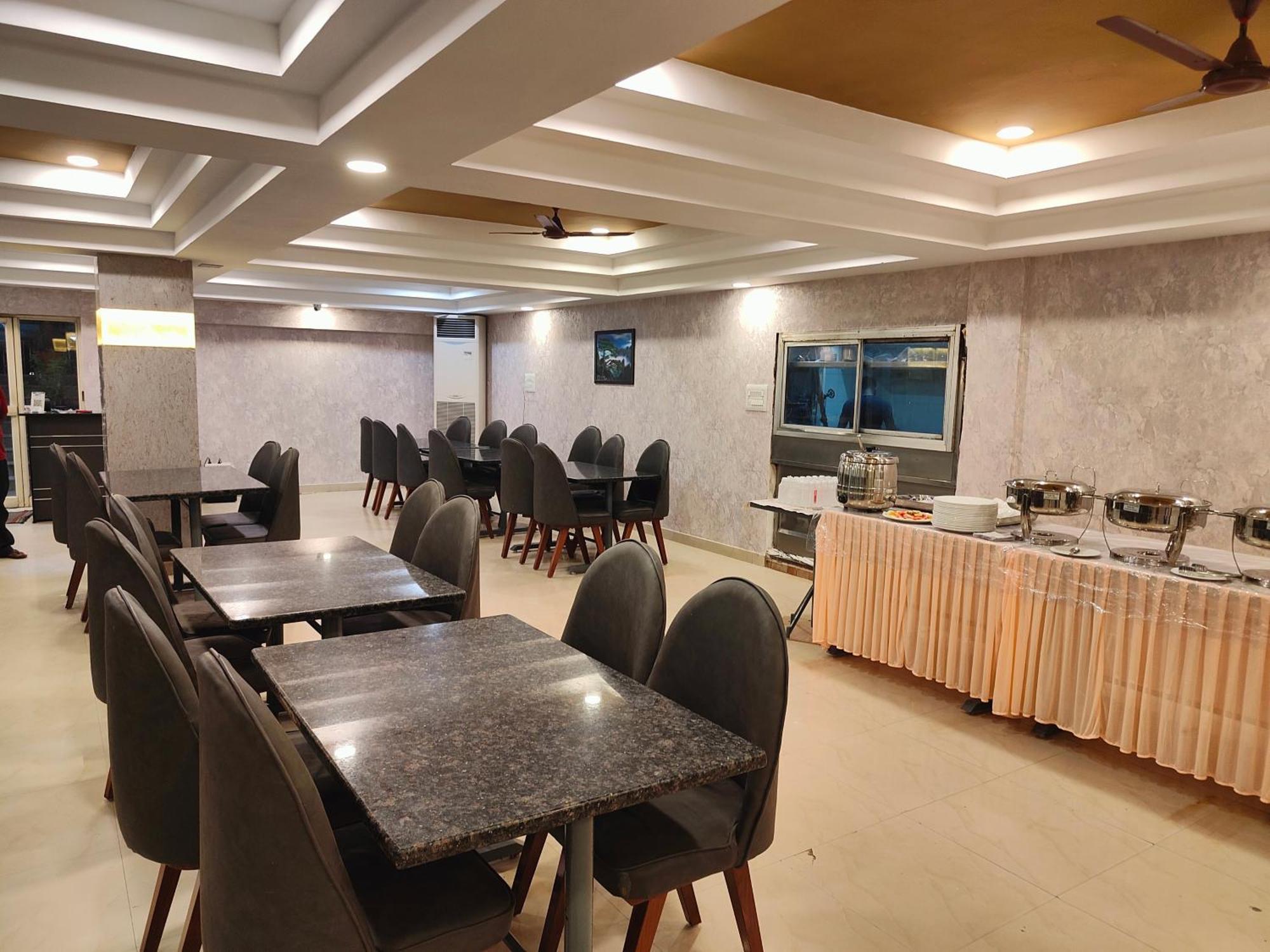 Hotel Geetha International 투티코린 외부 사진