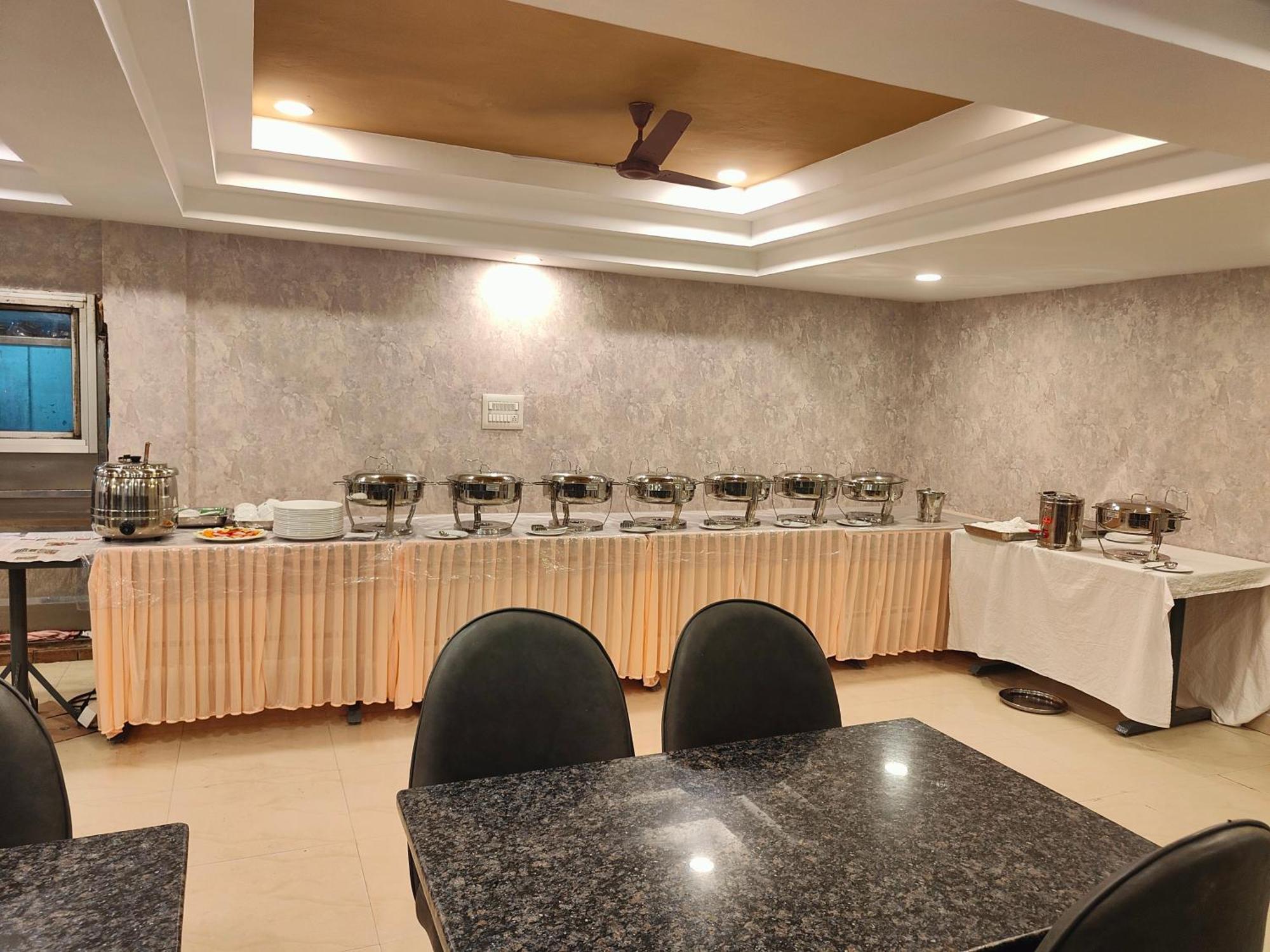 Hotel Geetha International 투티코린 외부 사진