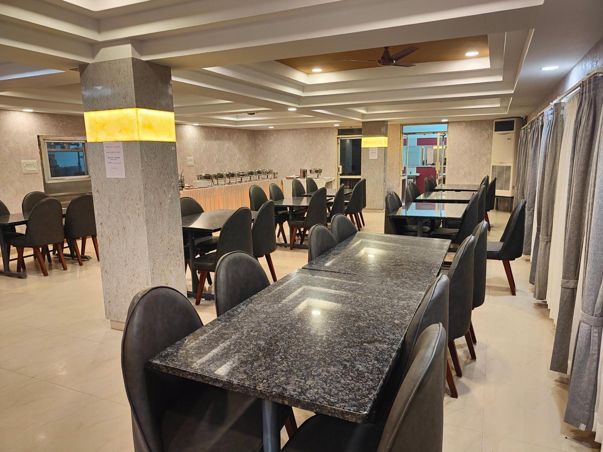Hotel Geetha International 투티코린 외부 사진